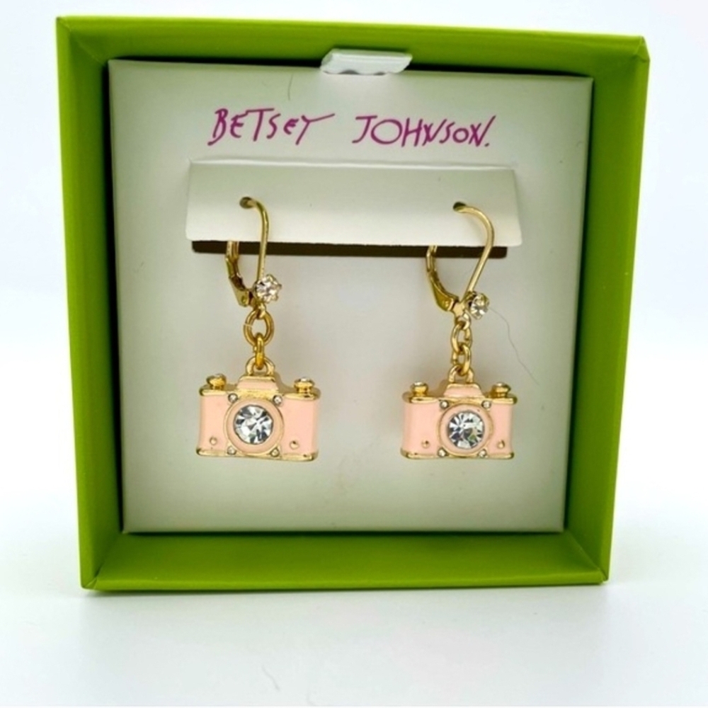 💚🔹️Betsey Johnson🔹️ Rhinestone Camera Earrings – Pink Dangle Drop Statement